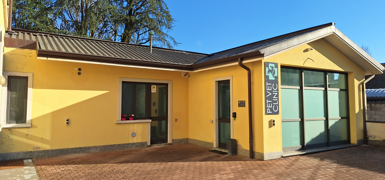 Immagine che contiene edificio, aria aperta, propriet�, porta

Il contenuto generato dall'IA potrebbe non essere corretto.